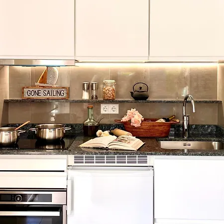 Alexia Complex 2br 9min To Sea 5min To Town At1833