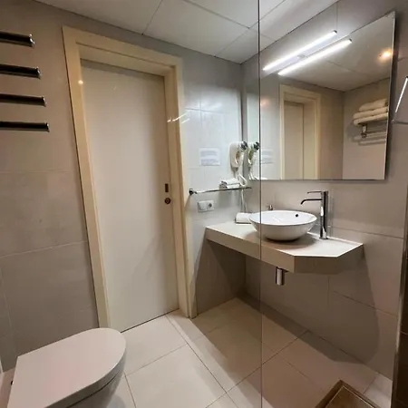 Alexia Complex 2br 9min To Sea 5min To Town At1833