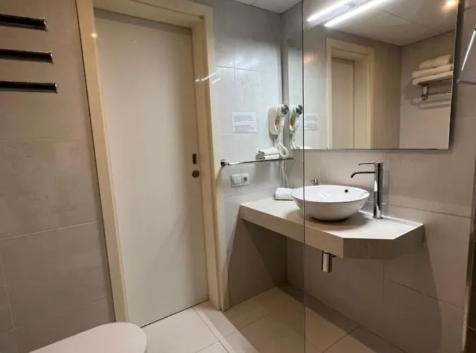 Alexia Complex 2br 9min To Sea 5min To Town At1833