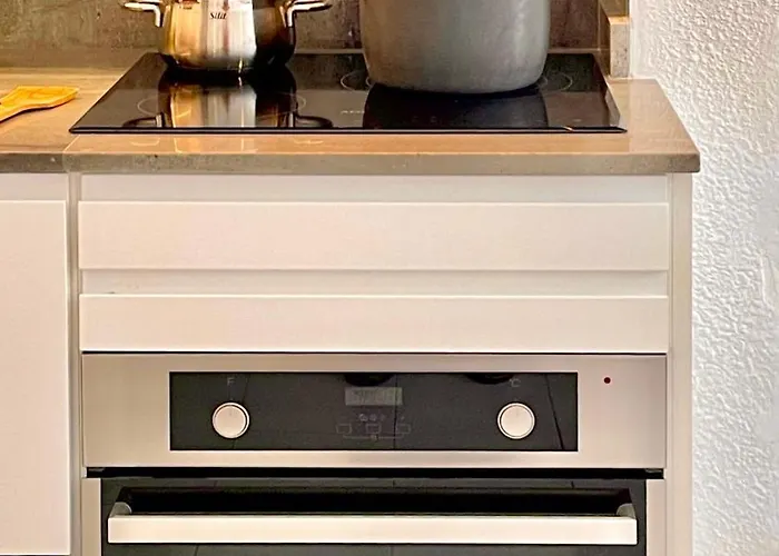 Alexia Complex 2br 9min To Sea 5min To Town At1833